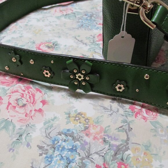 P526-NWOT Michael Kors Green Pebble Flower Rivet Strap Crossbody - Picture 4 of 10